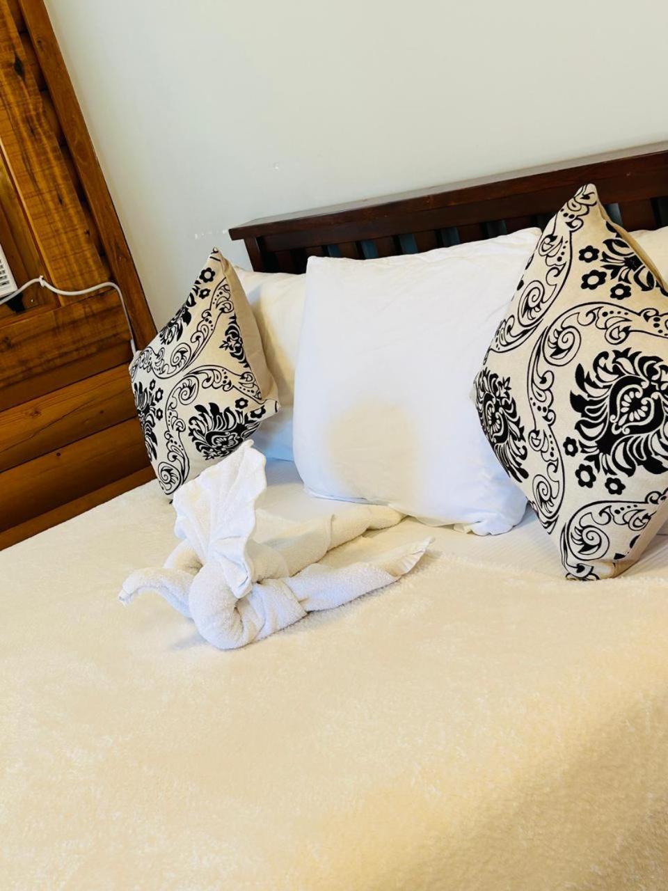 Jade Mountain Motel Chase Екстер'єр фото